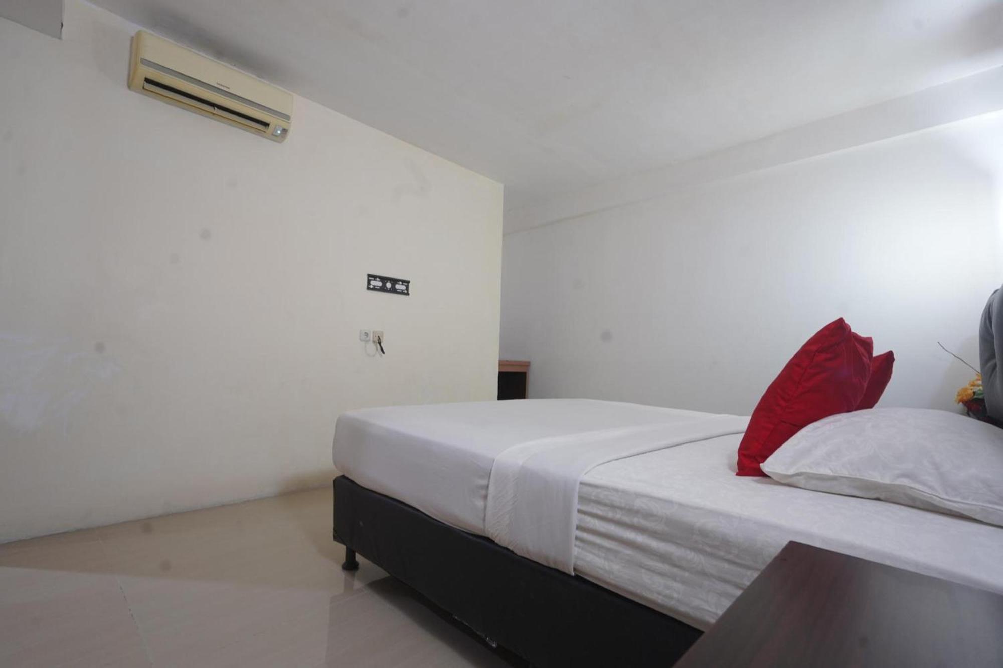 Collection O Losari Near Pantai Losari Formerly Hotel Grand Populer Makassar Dış mekan fotoğraf